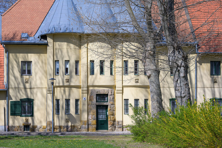 Mézeskalács munkáslakótelep 4